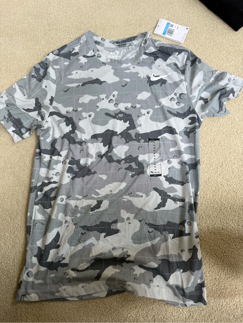 Nike Men's White and Gray Camouflage Short Sleeve Tee